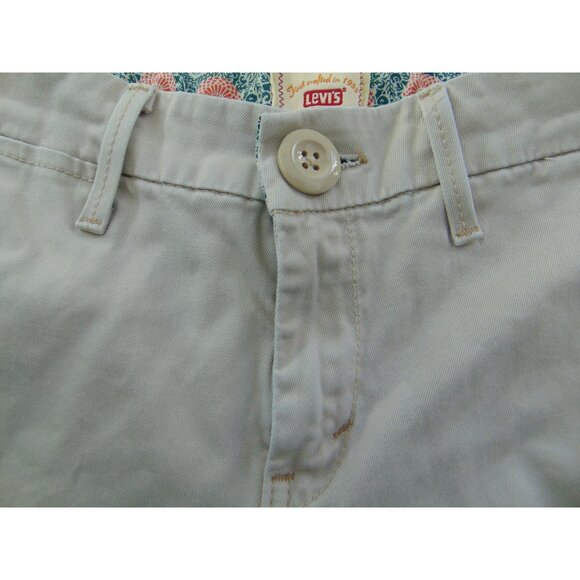 Levis Women's Preppy Shorts  Size 4 * Khaki   Cotton spandex * EUC - Picture 2 of 3